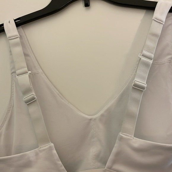 2 Fabletics sports bras - Picture 6 of 13